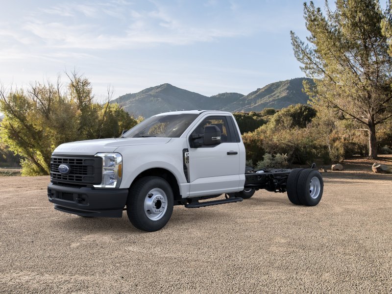 2025 Ford F-350 Super Duty Chassis Cab XL - Photo 23