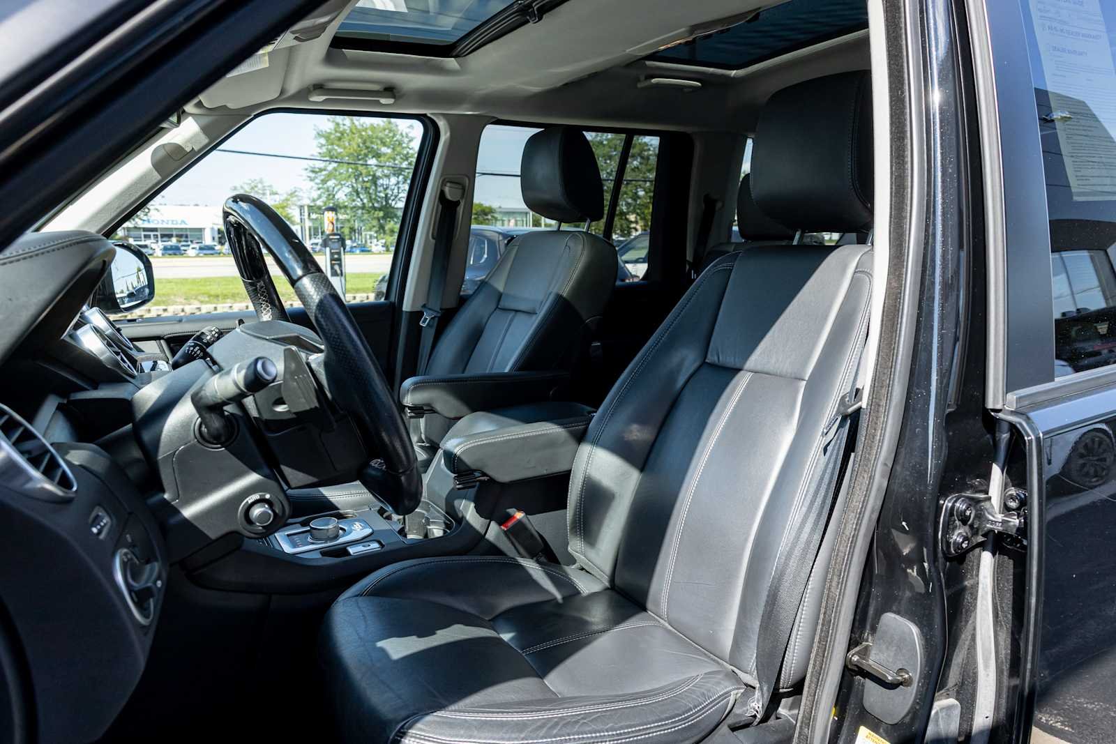 Used 2016 Santorini Black Metallic Land Rover HSE LUX Landmark Edition image 32