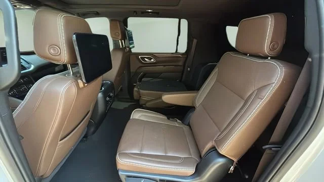 Used 2024 Iridescent Pearl Tricoat Chevrolet High Country image 20