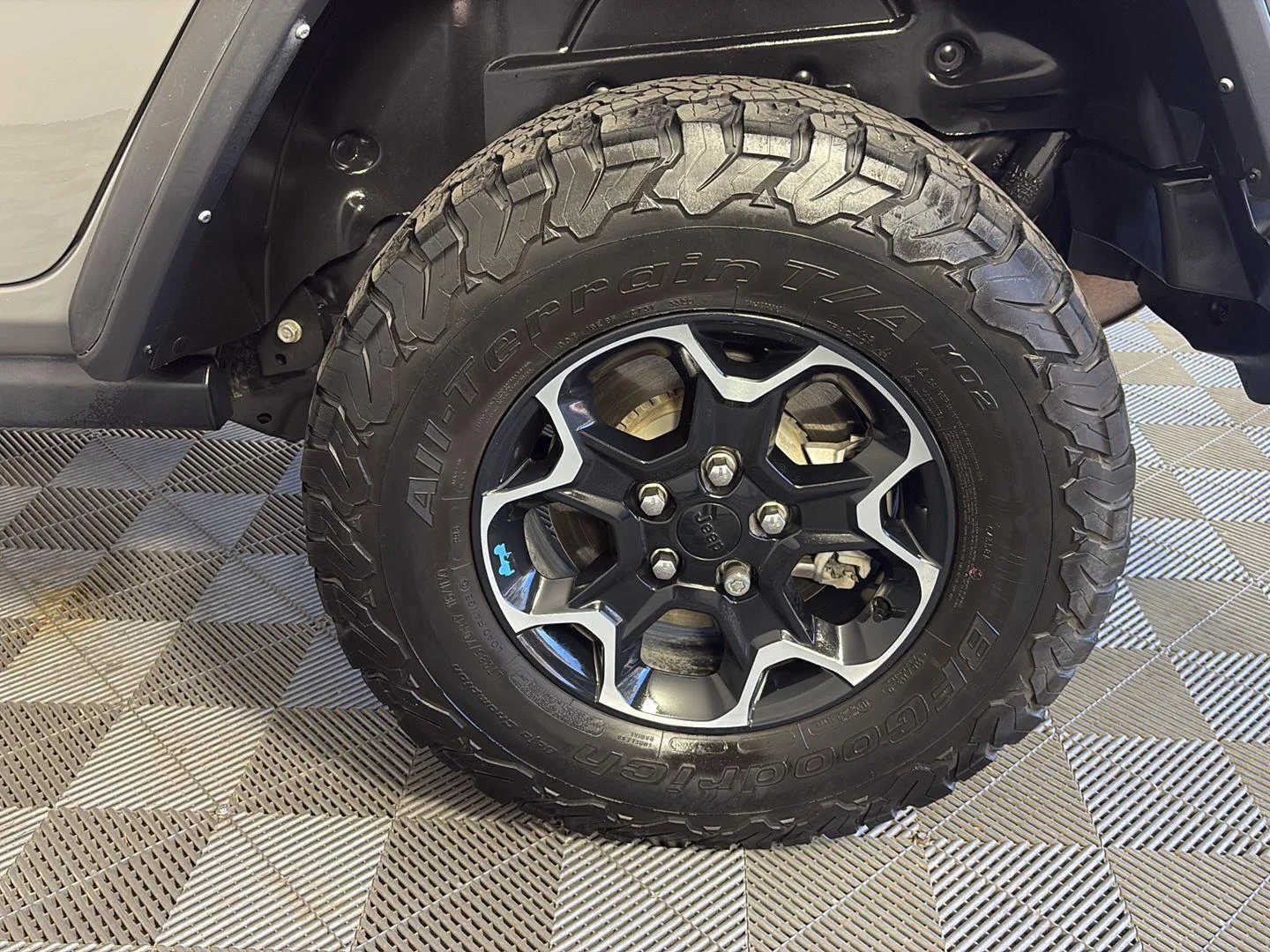 Used 2023 Sting-Gray Clearcoat Jeep Rubicon image 17