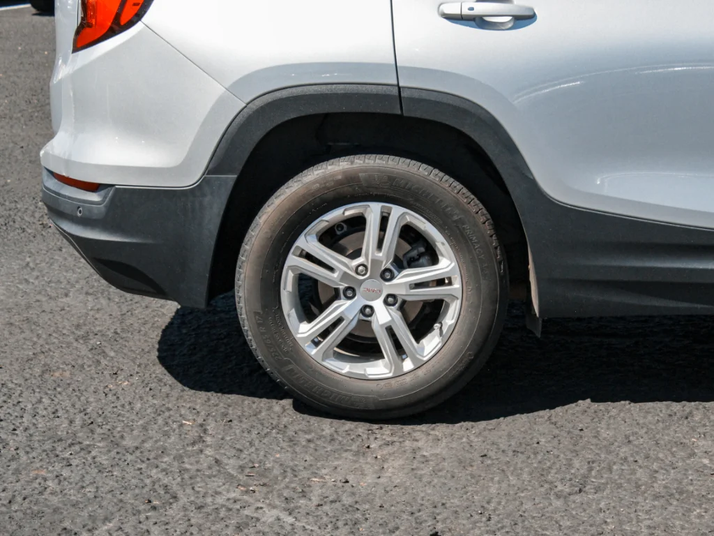 Used 2020 Quicksilver Metallic GMC SLE image 4