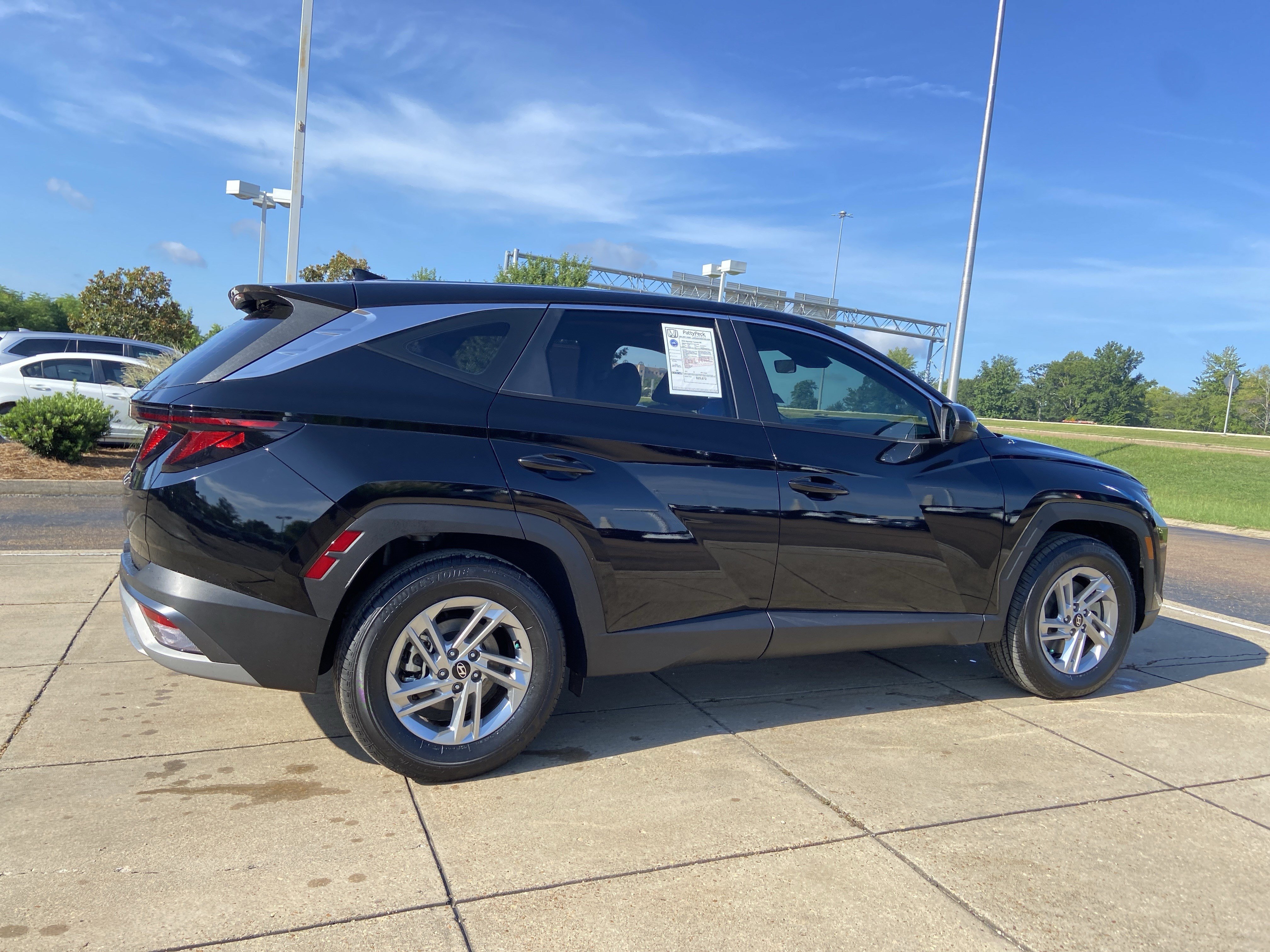 Used 2025 Phantom Black Hyundai SE image 12