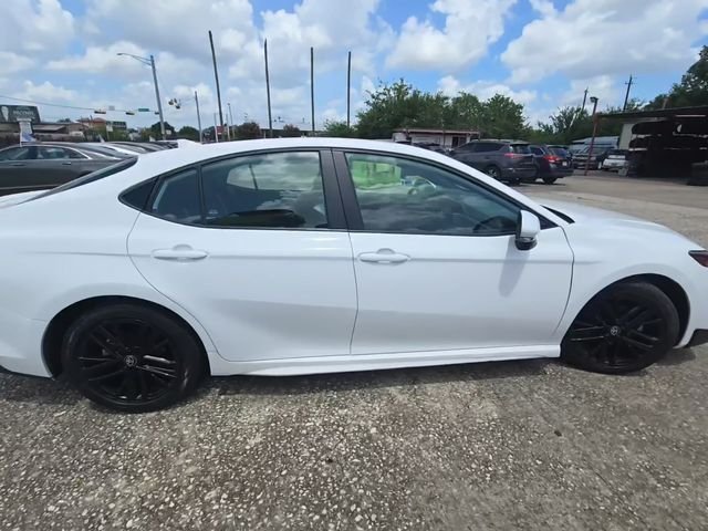Used 2025 Ice Toyota SE image 5