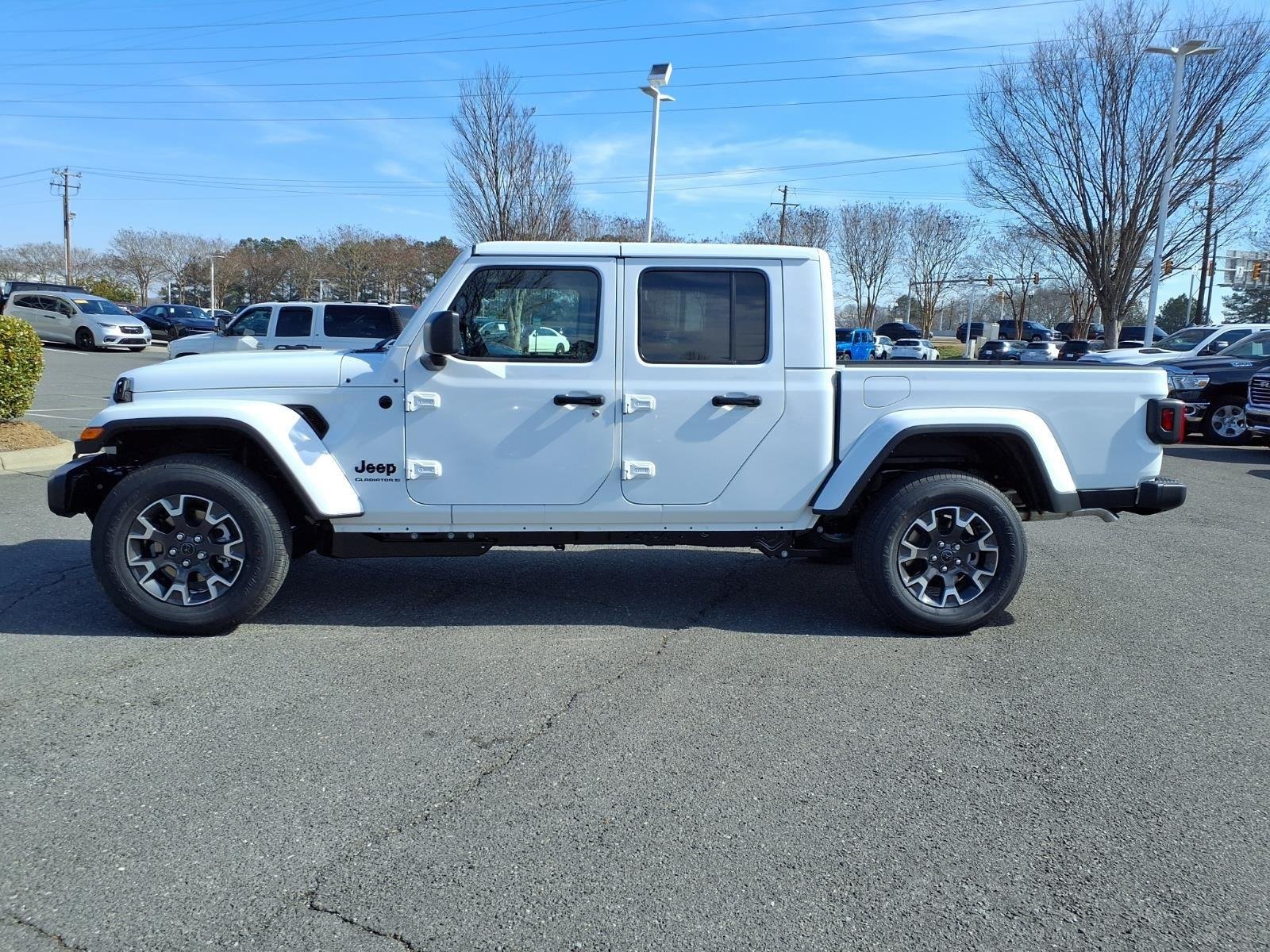 New 2026 Bright White Clear-Coat Exterior Paint Jeep Sahara image 3