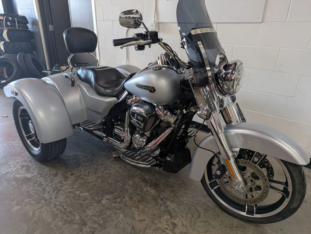 Certified Used 2020 Barracuda Silver Denim Harley-Davidson® FLRT - Freewheeler image 2