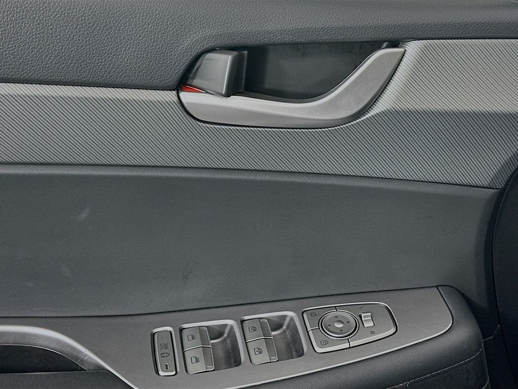 Used 2023 Silver Hyundai SEL image 18