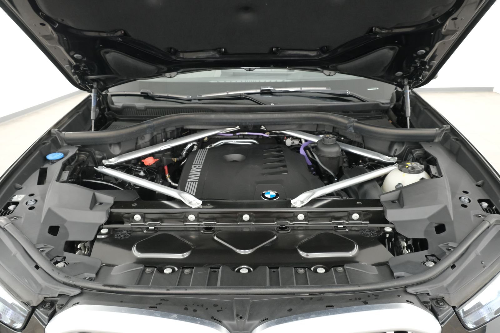 Certified Used 2024 Black Sapphire Metallic BMW xDrive40i image 43