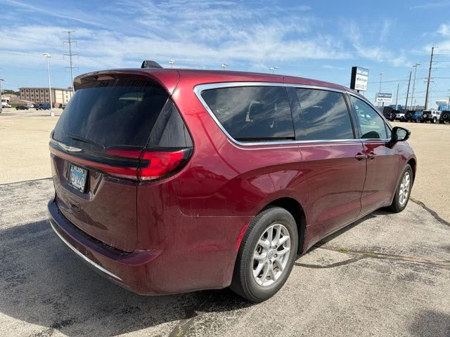 Used 2023 Velvet Red Pearlcoat Chrysler Touring L image 6