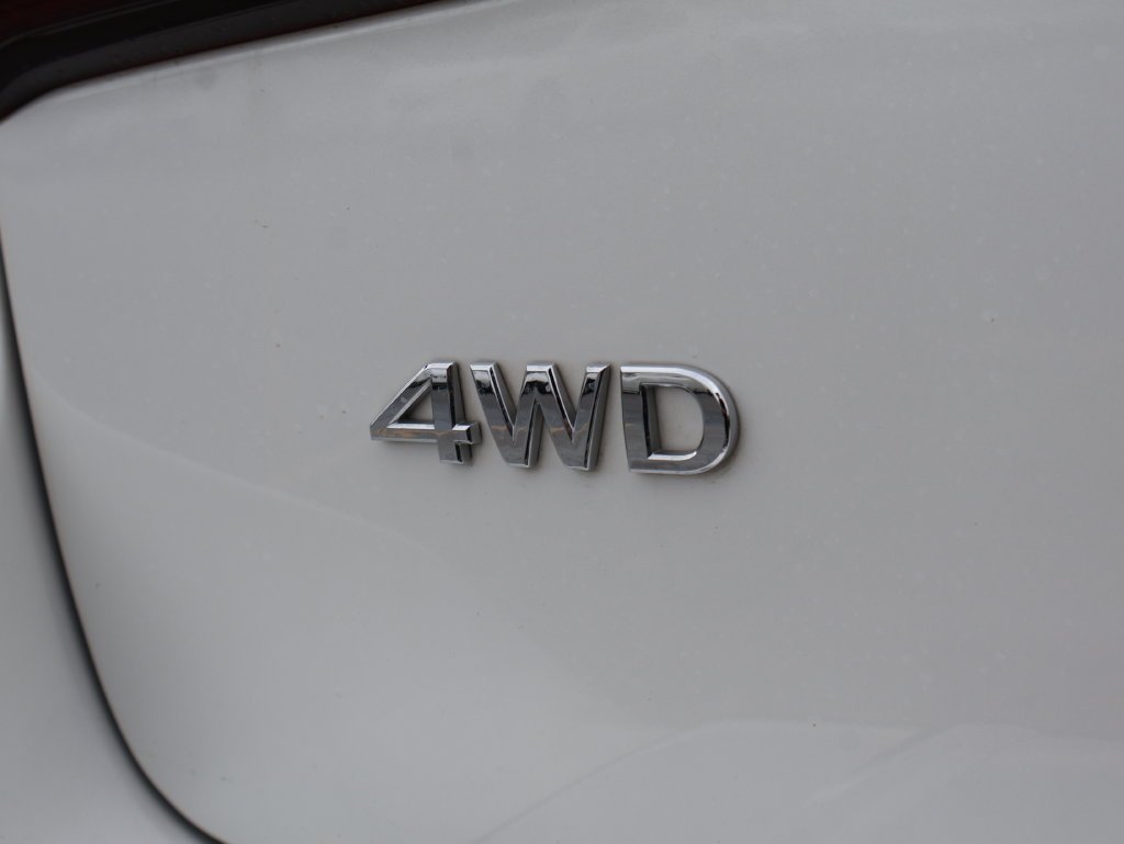 Used 2023 Moonstone White INFINITI Sensory image 9