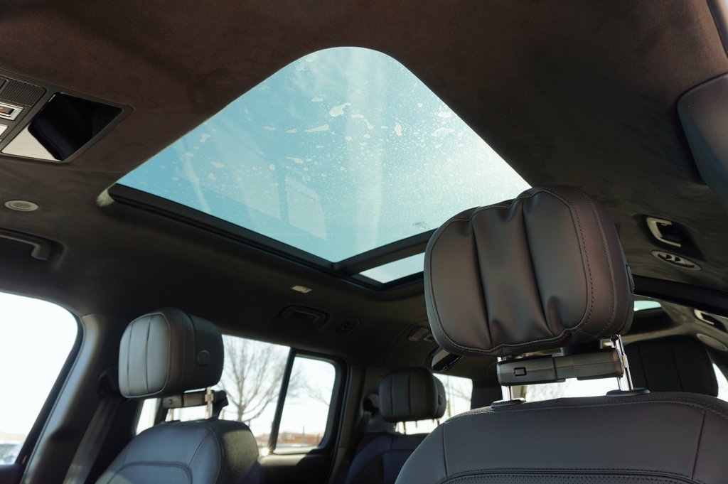 New 2026 Santorini Black Land Rover V8 image 14