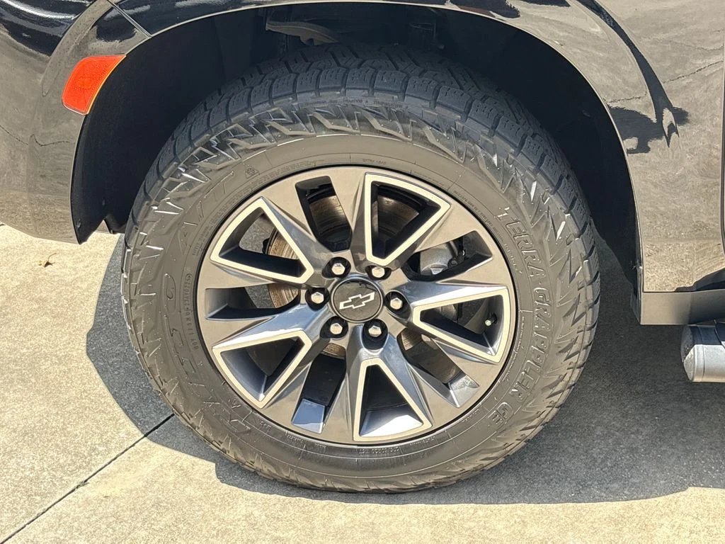 Certified Used 2023 Black Chevrolet Z71 image 12