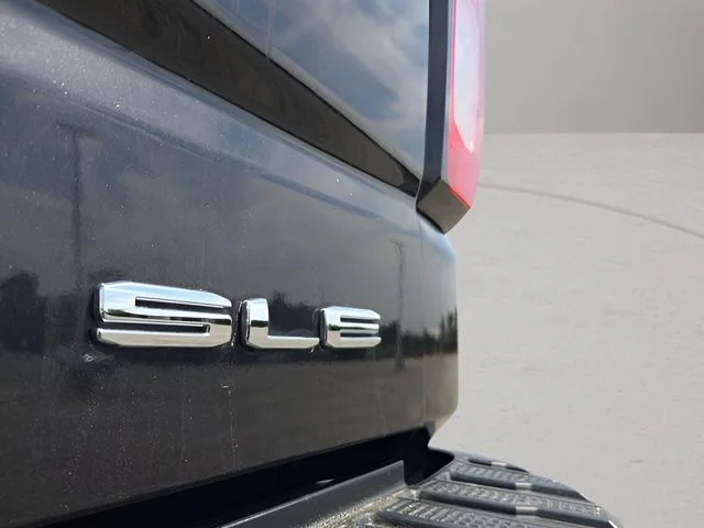 Used 2022 Silver GMC SLE image 20