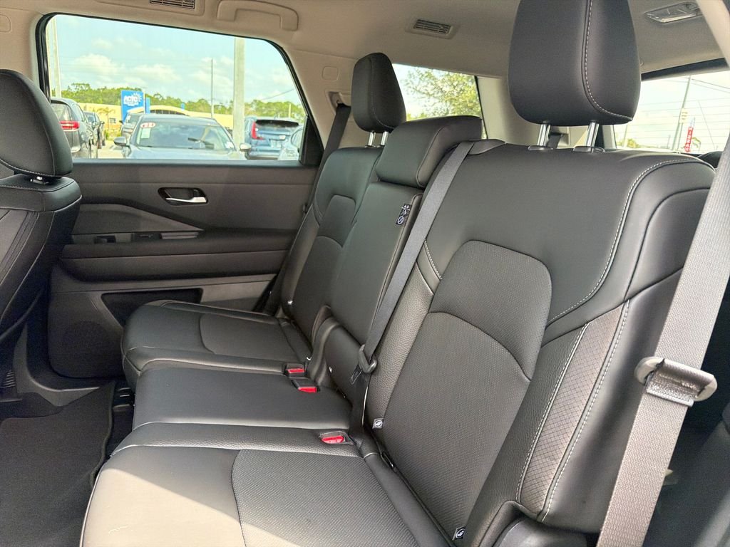 New 2026 Nissan Pathfinder SL 4D Sport Utility