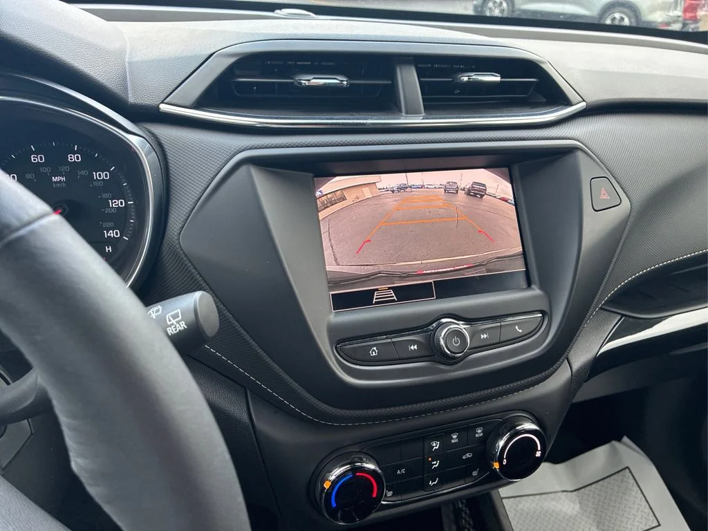 Used 2022 Summit White Chevrolet ACTIV image 25