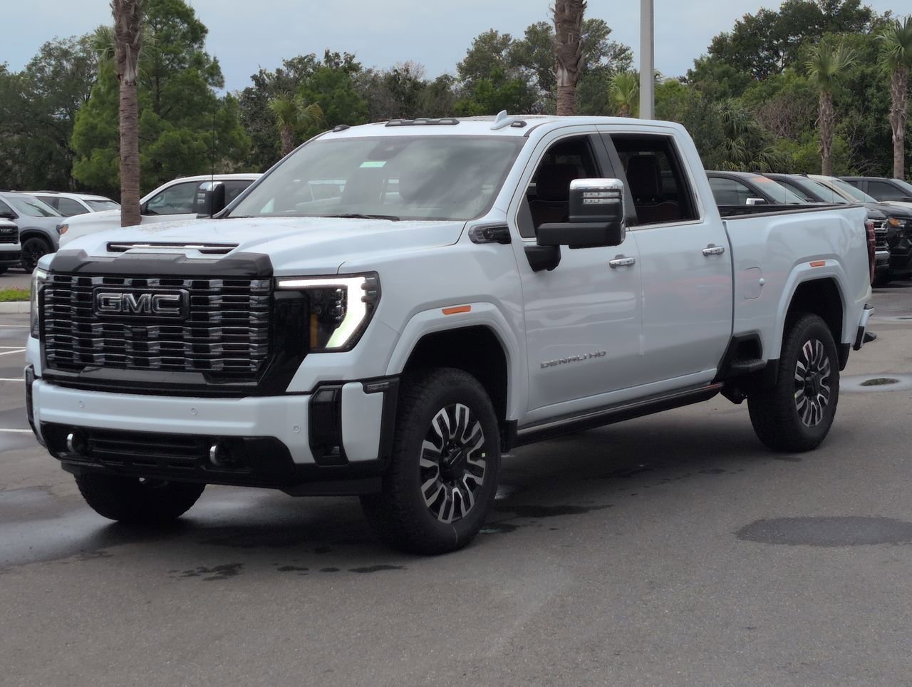 New 2026 Glacier White Tricoat GMC Denali Ultimate image 4