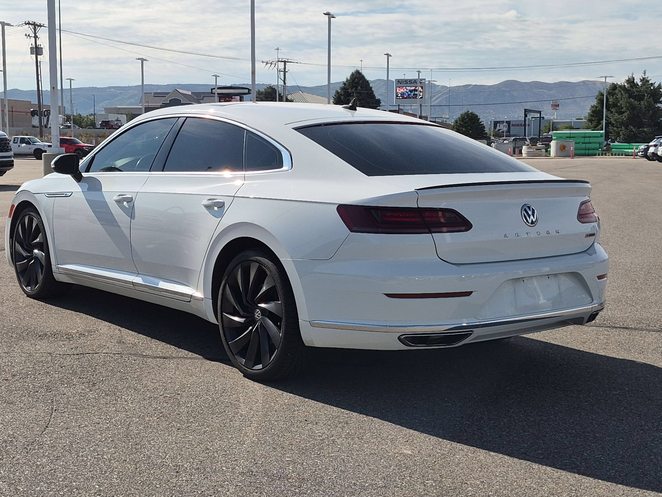Used 2020 Pure White Volkswagen SEL R-Line image 5
