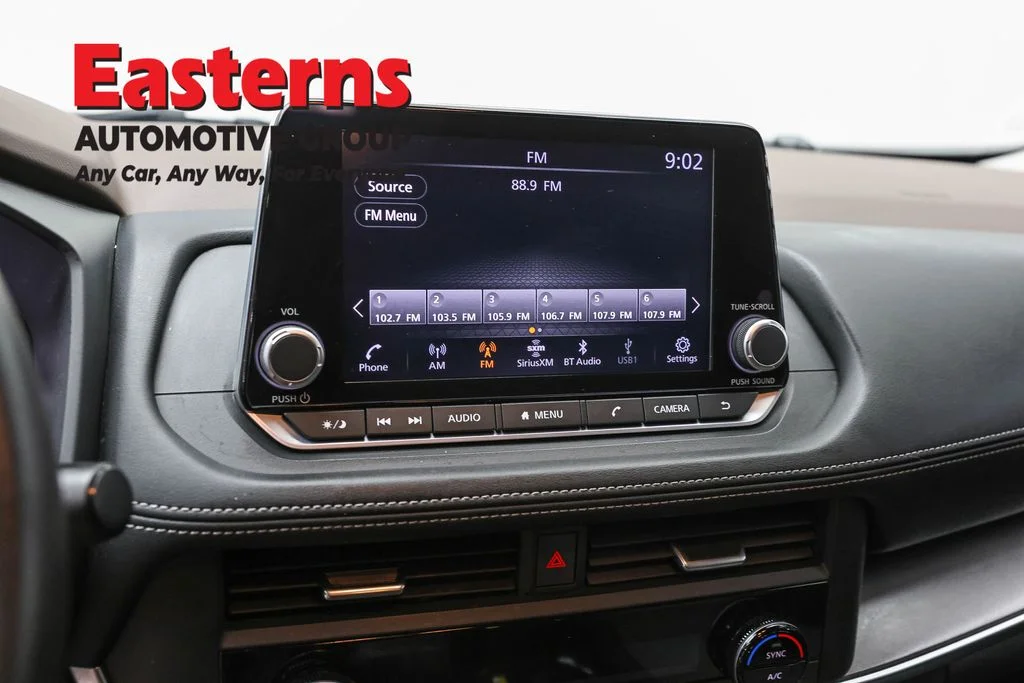 Used 2023 Gray Nissan SV image 18