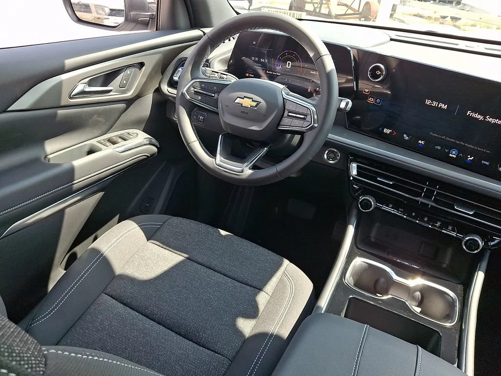 New 2027 Summit White Chevrolet LT image 10