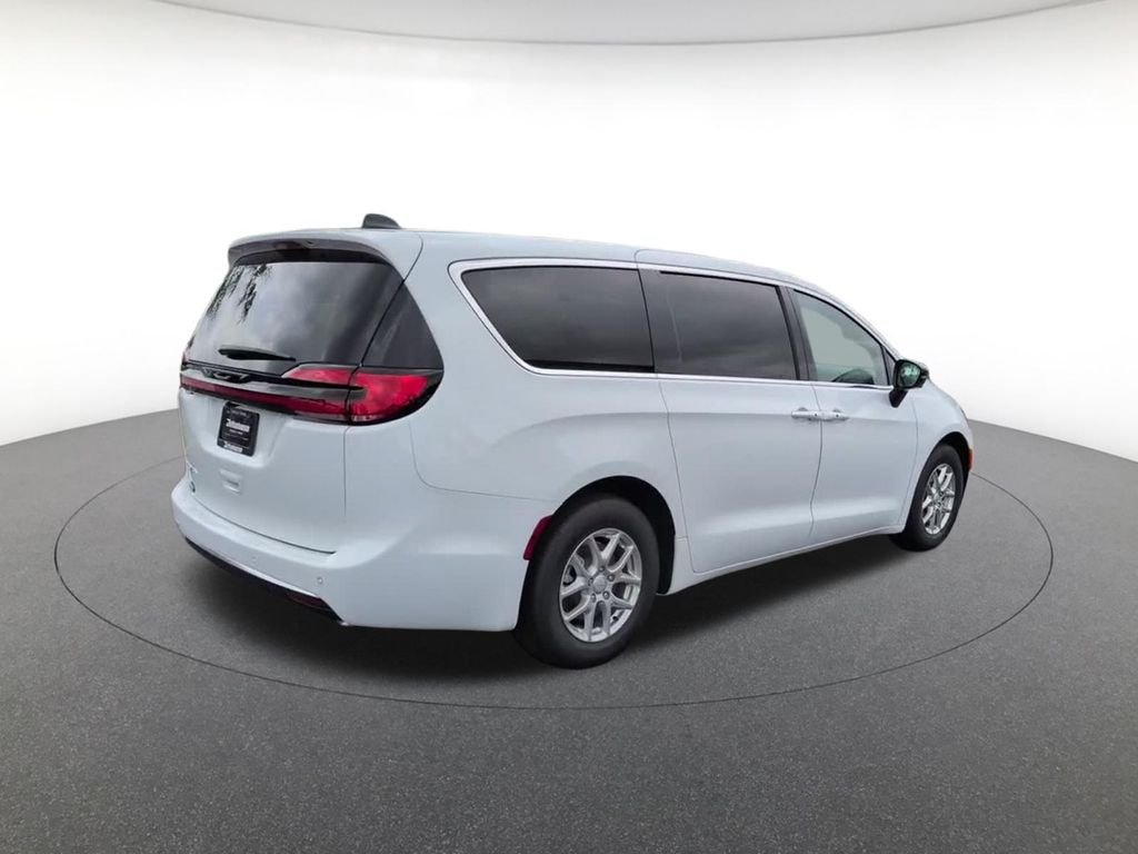 New 2027 Bright White Clear-Coat Exterior Paint Chrysler Select image 6