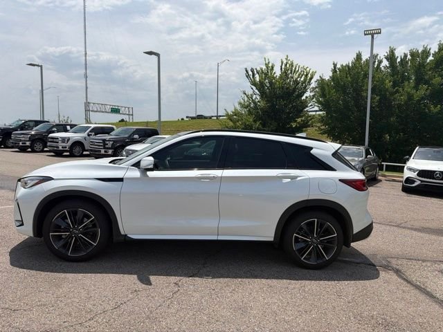 Used 2025 White INFINITI SPORT image 2