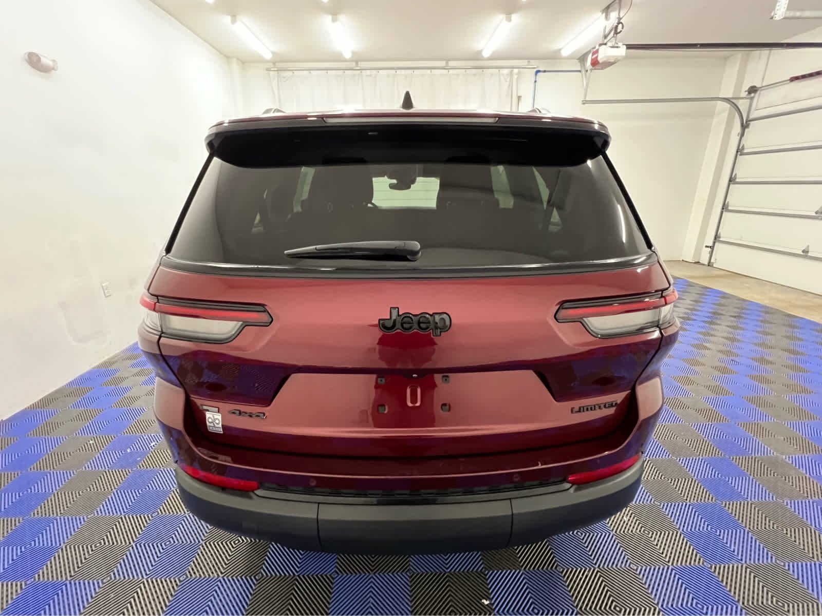 Used 2023 Velvet Red Pearlcoat Jeep Limited image 14