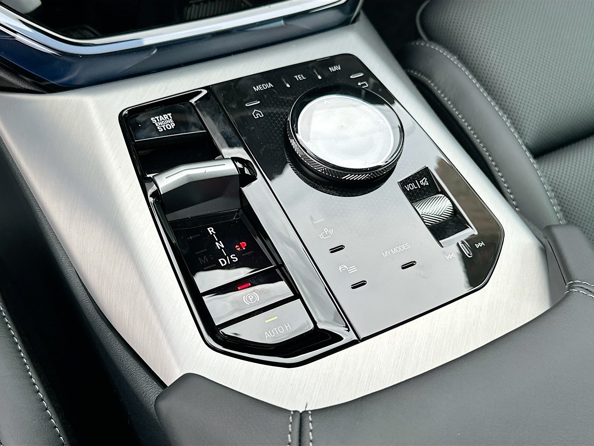 New 2026 Dune Grey Metallic BMW M50 xDrive image 11