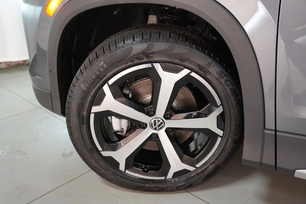 New 2026 Platinum Gray Volkswagen 2.0T SE image 29