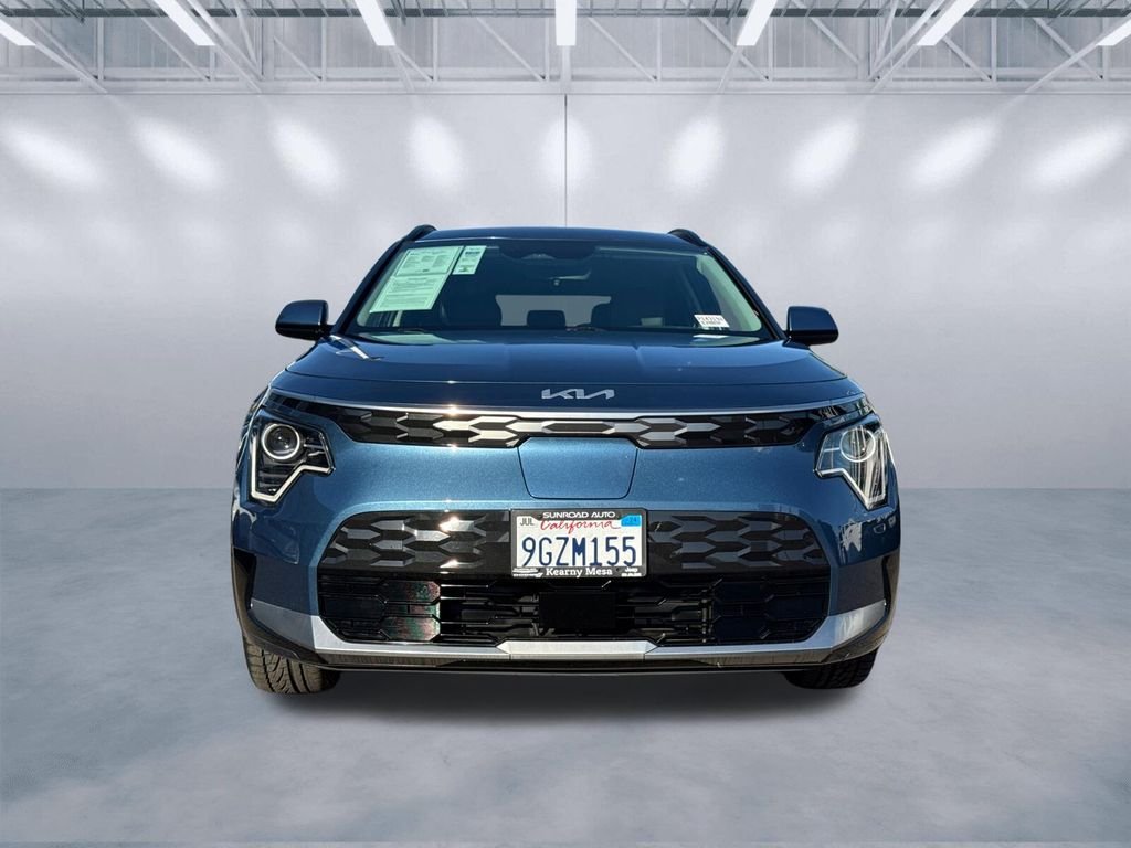 Used 2023 Blue Kia Wind image 2