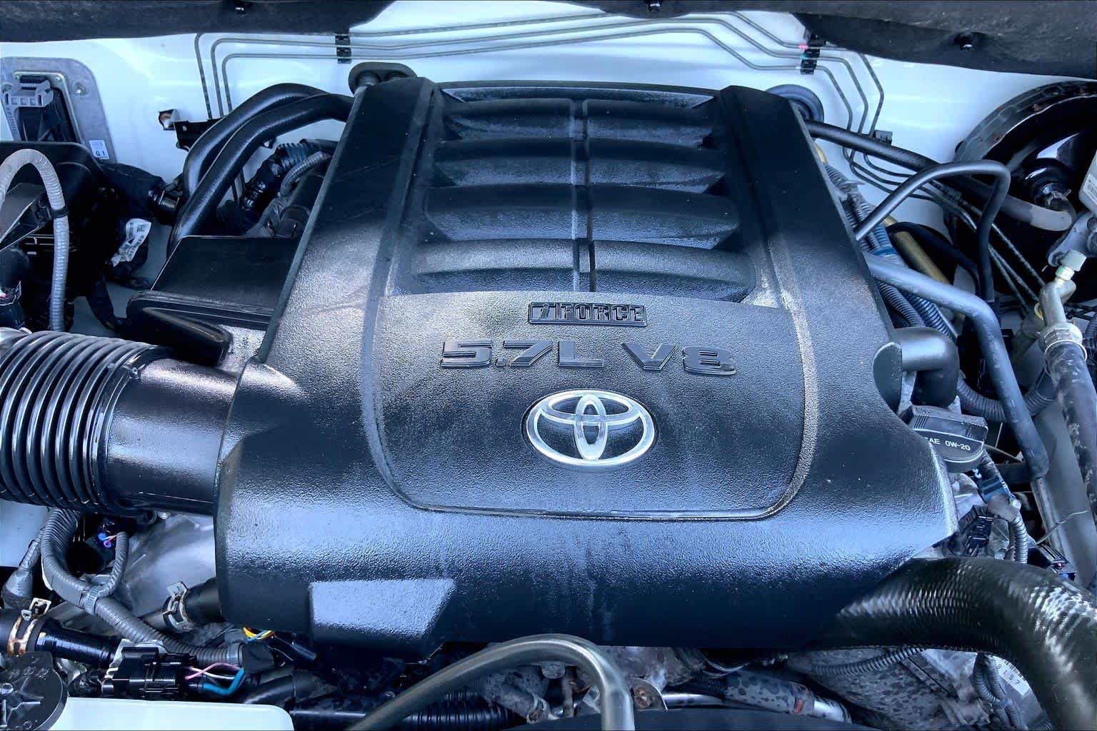 Used 2017 Super White Toyota SR5 image 31