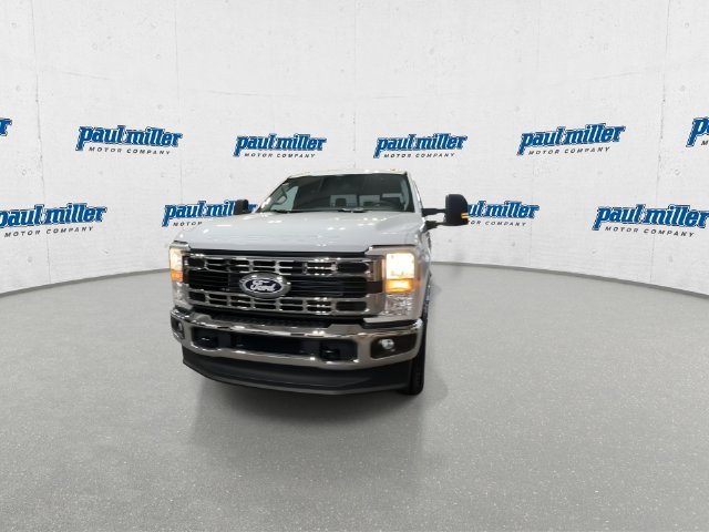 New 2027 White Ford XLT image 4