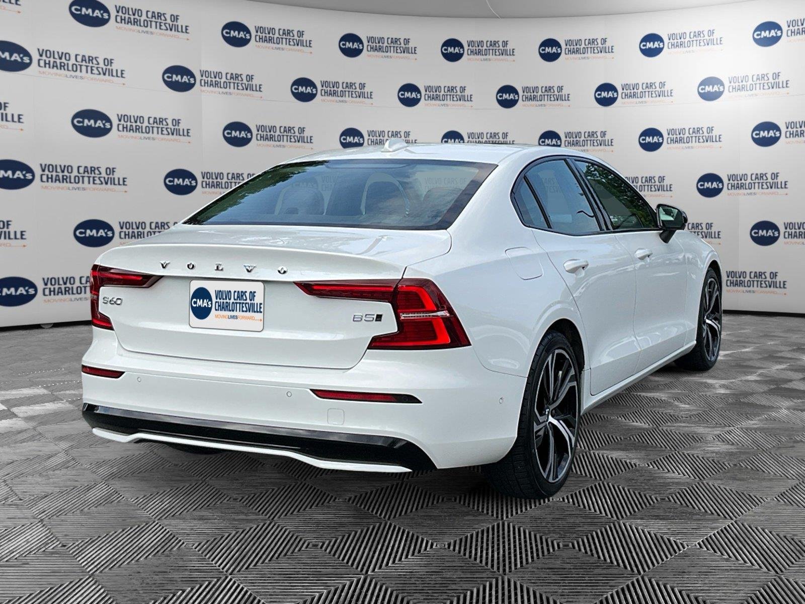 Used 2023 Crystal White Metallic Volvo Plus Dark Theme image 5