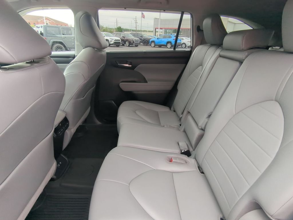 Used 2021 White Toyota XLE image 12