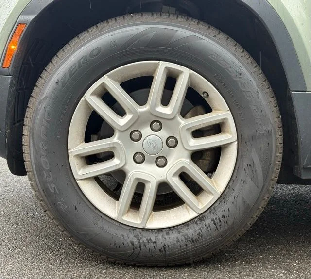 Certified Used 2023 Green Land Rover S image 4
