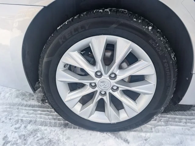 Used 2013 Silver Lexus 300h image 25