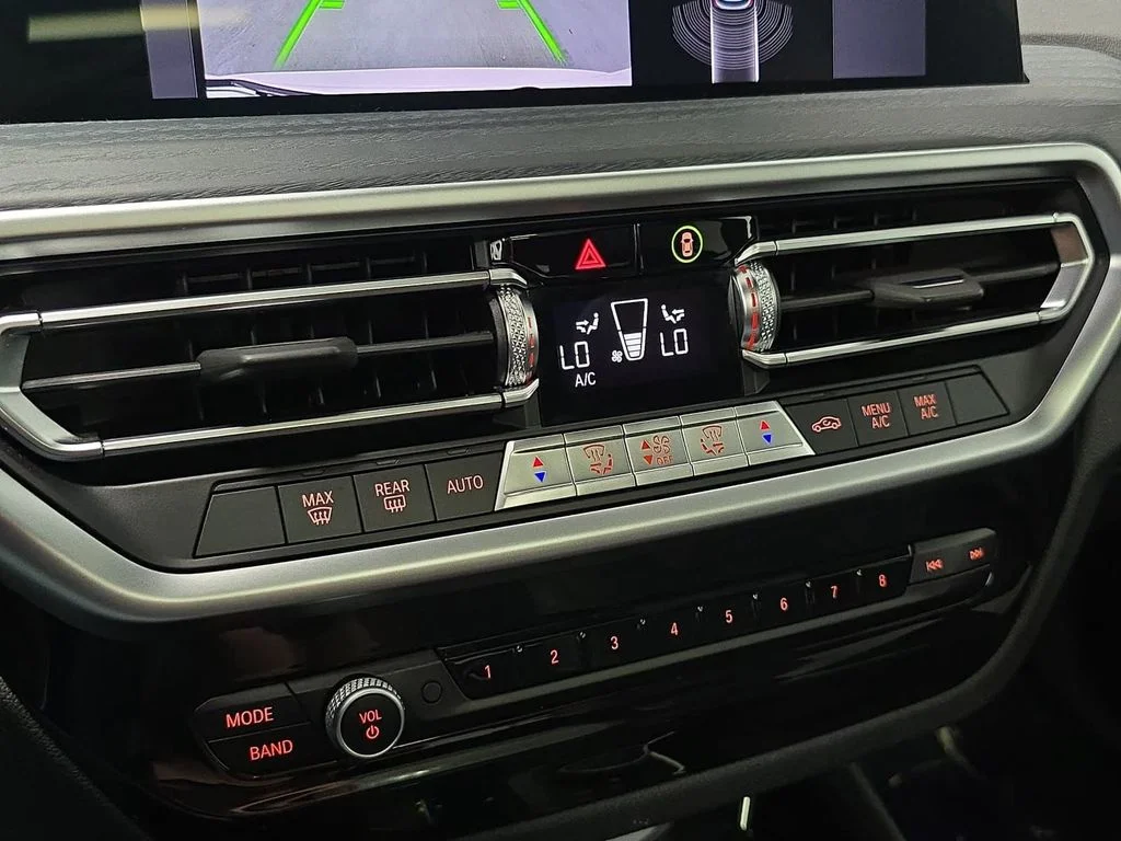 Used 2023 White BMW sDrive30i image 19