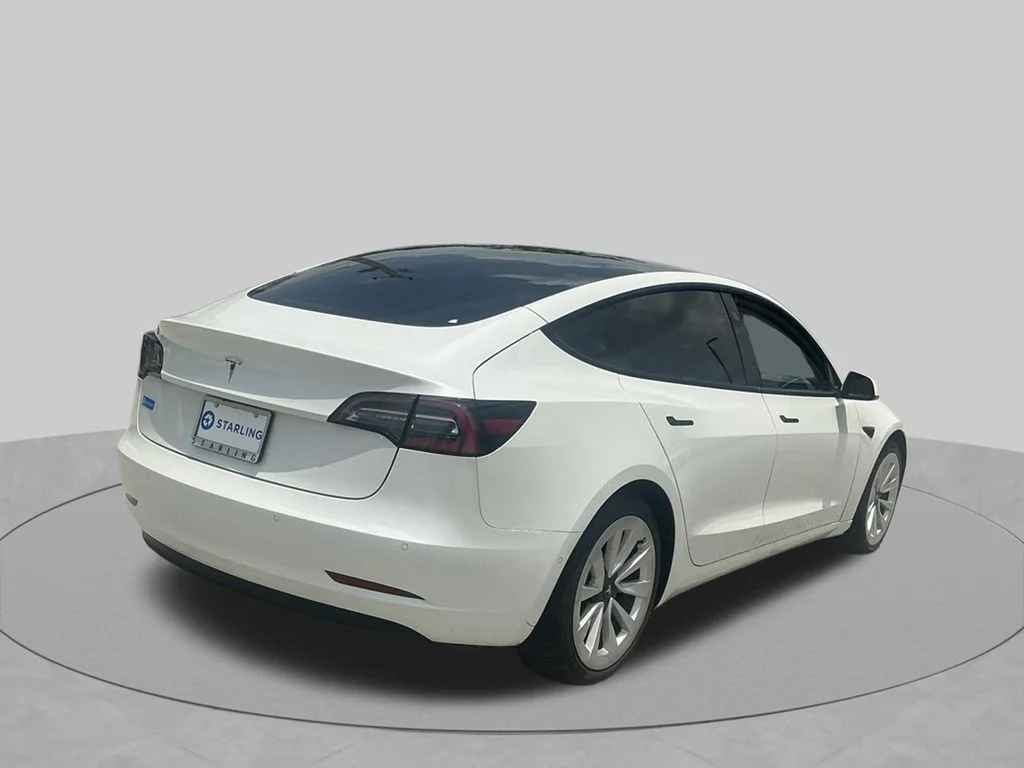 Used 2021  Tesla Standard Range Plus image 9