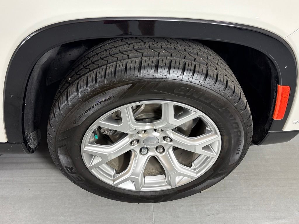 Used 2022 White Jeep Series II image 11