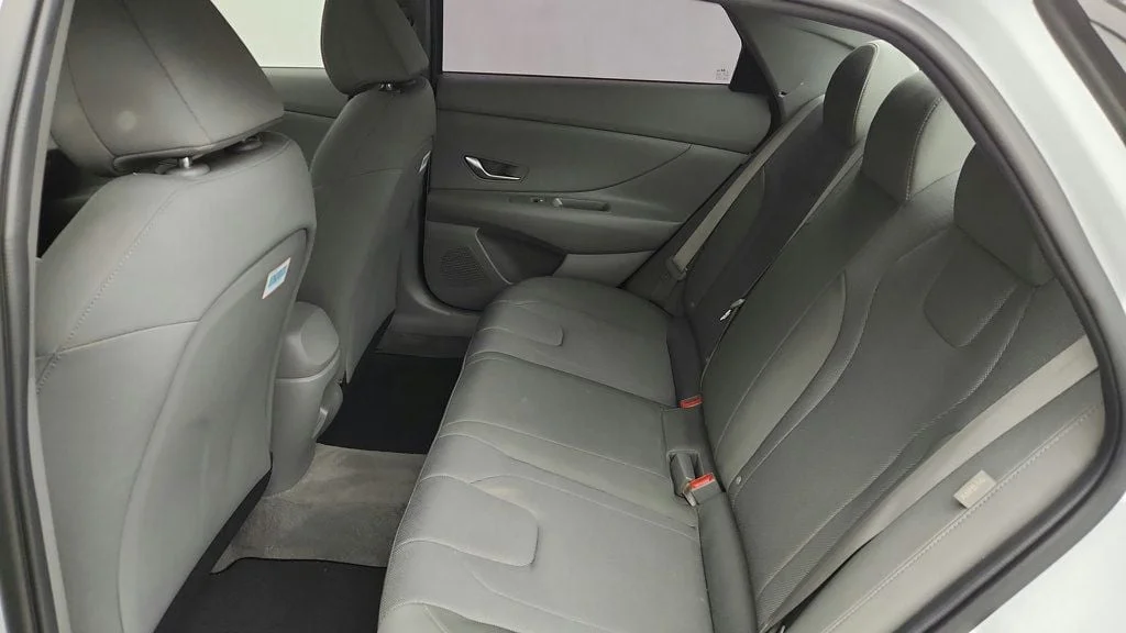 Used 2024 Serenity White Hyundai SE IVT image 19
