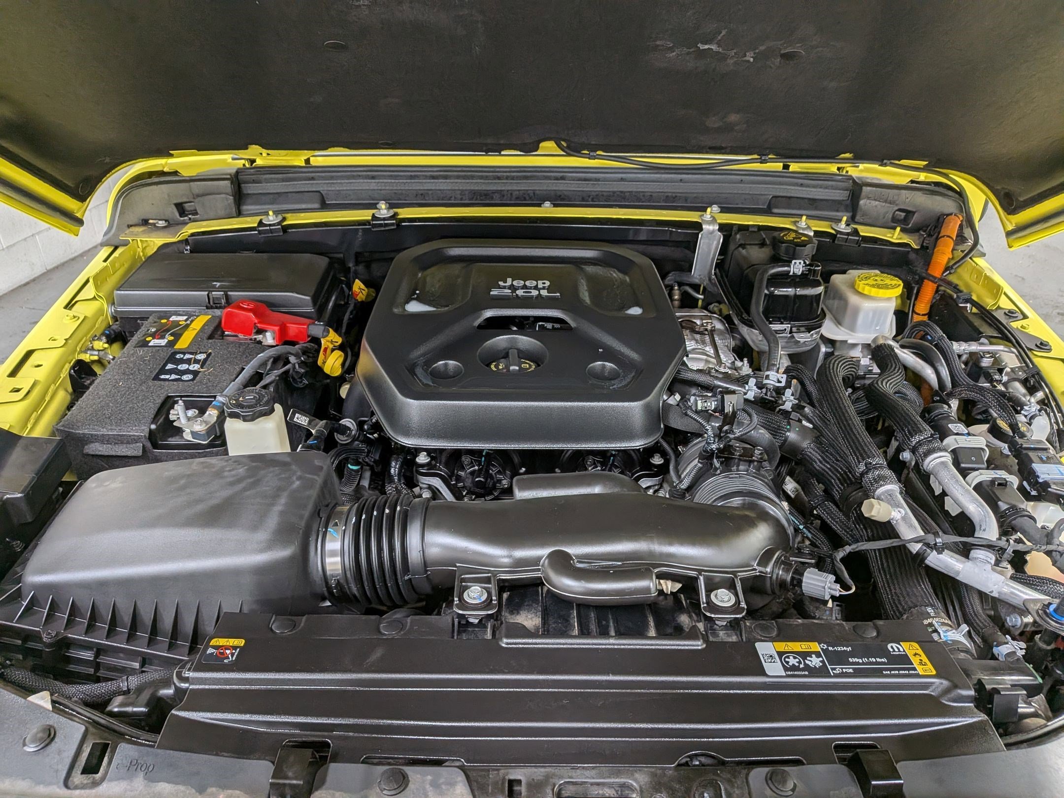Used 2023 High Velocity Clearcoat Jeep Sahara image 32