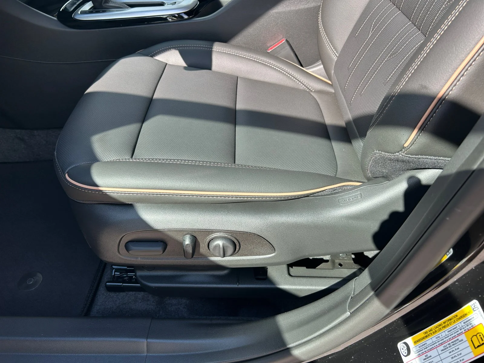 New 2026 Ebony Twilight Metallic Buick Avenir image 15