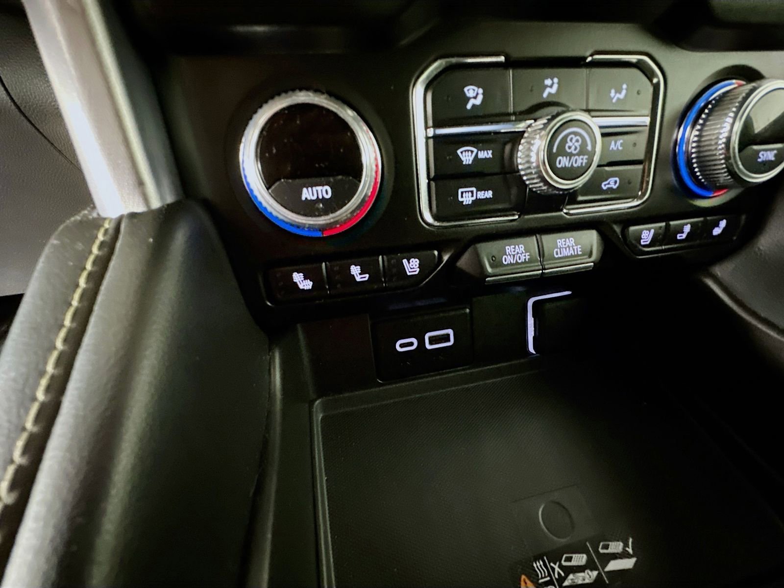2023 GMC Yukon SLT - Photo 37