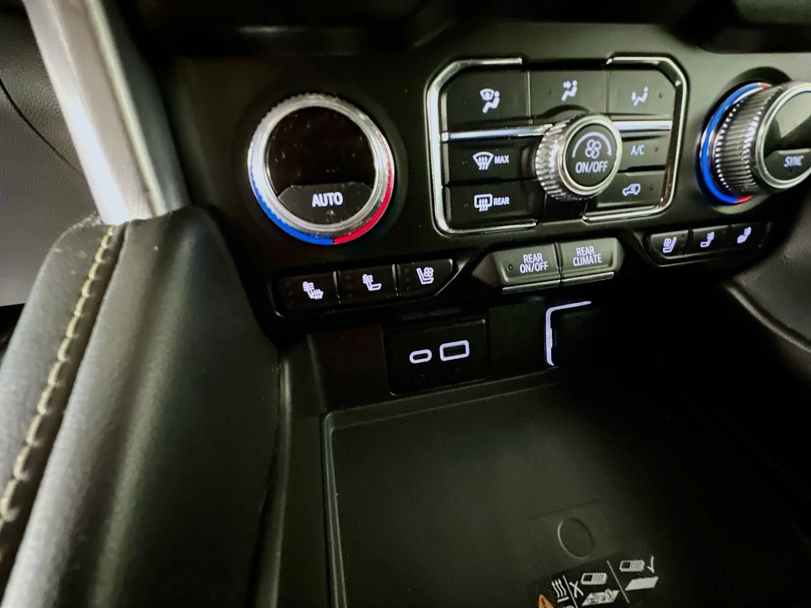 2023 GMC Yukon SLT - Photo 37