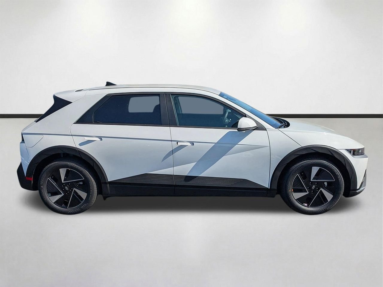 2025 Hyundai IONIQ 5 SE - Photo 4