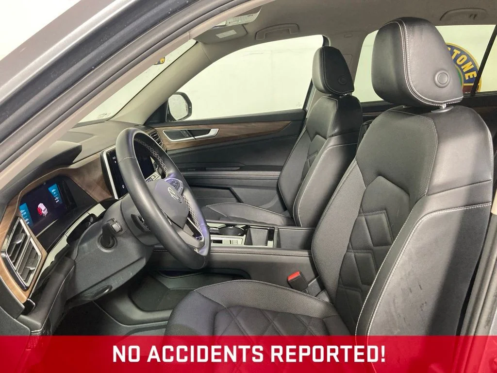 Used 2025 White Volkswagen 2.0T SE w/Technology image 9