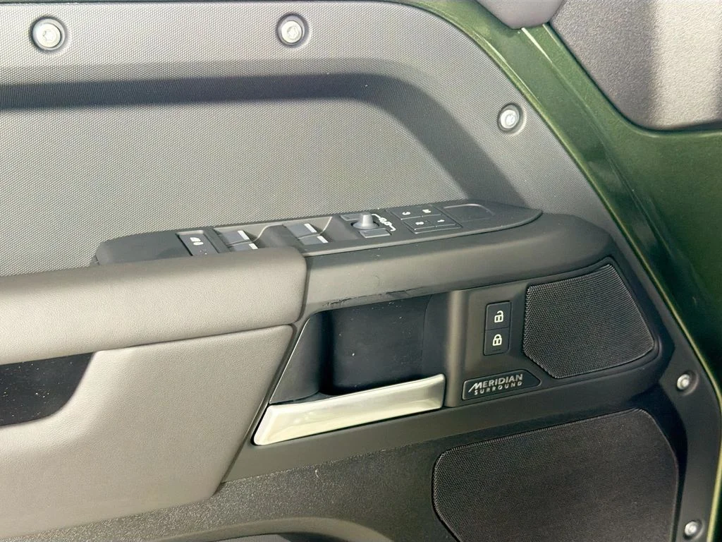 New 2026 Woolstone Green Land Rover X-Dynamic SE image 18