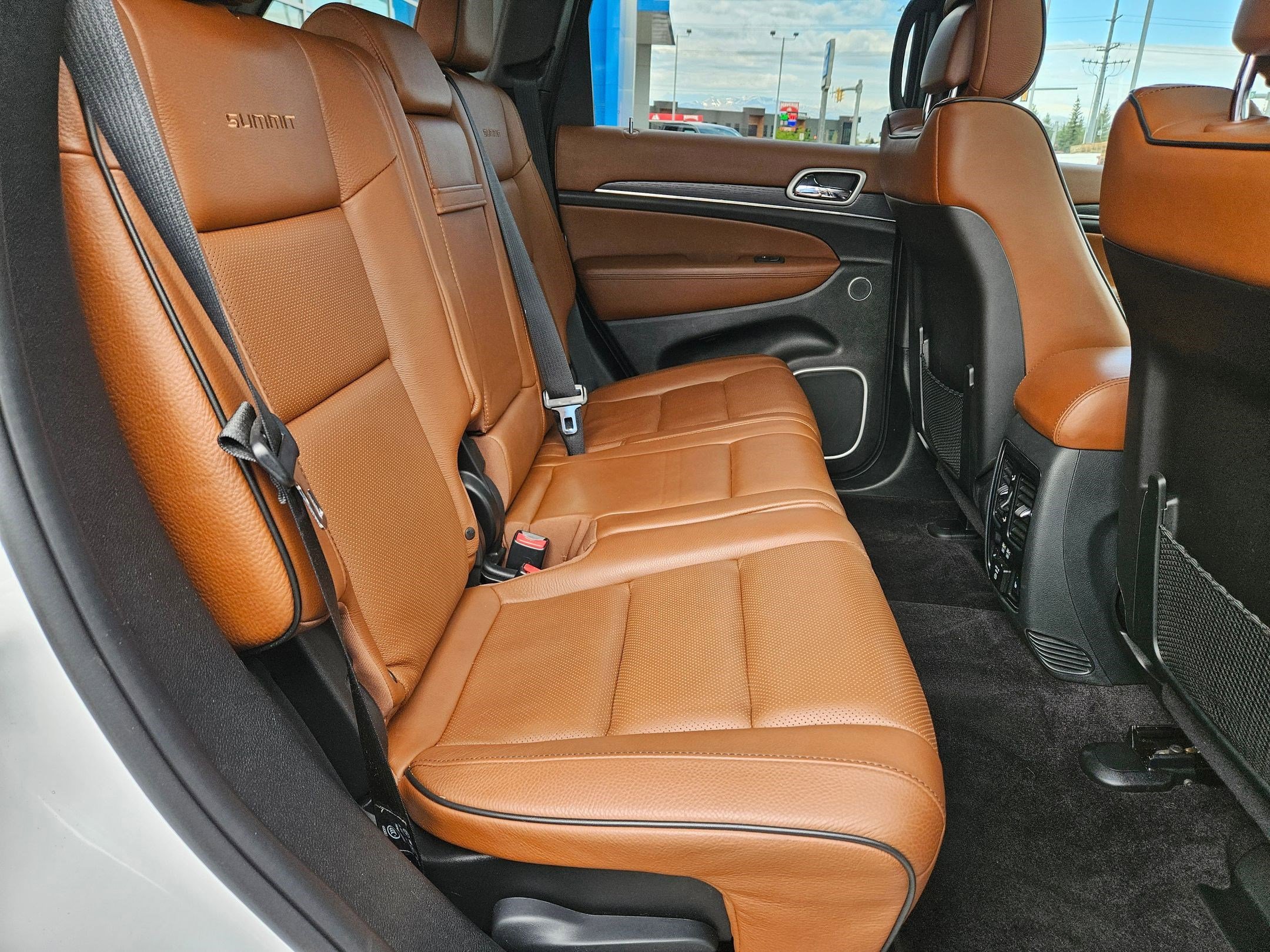 Used 2018 Ivory 3-Coat Jeep Summit image 31