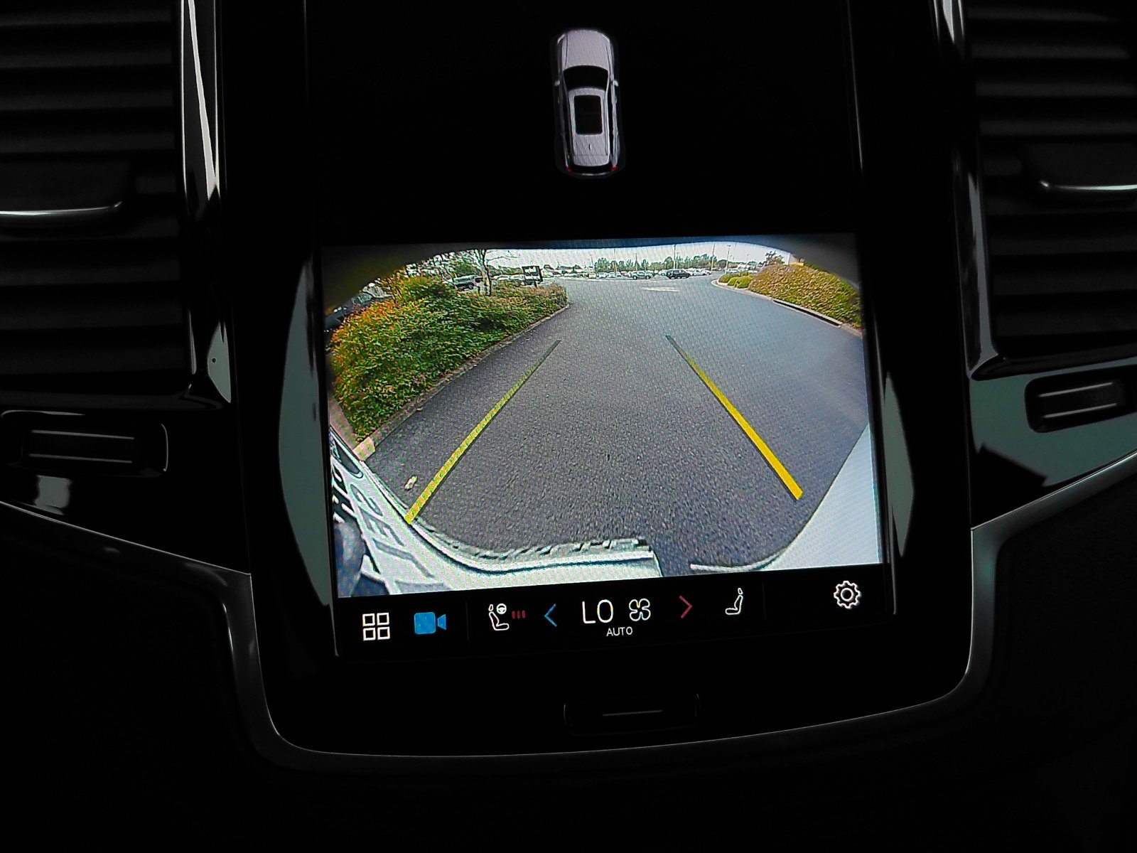 Used 2023 White Volvo Ultimate image 21