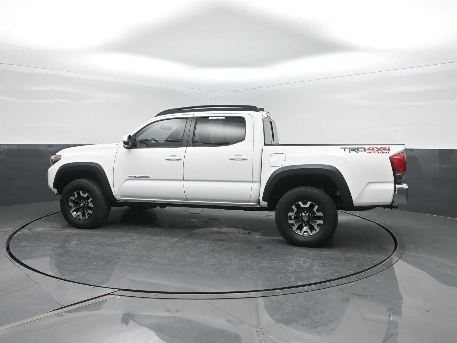 Used 2017 Super White Toyota TRD Off-Road image 37