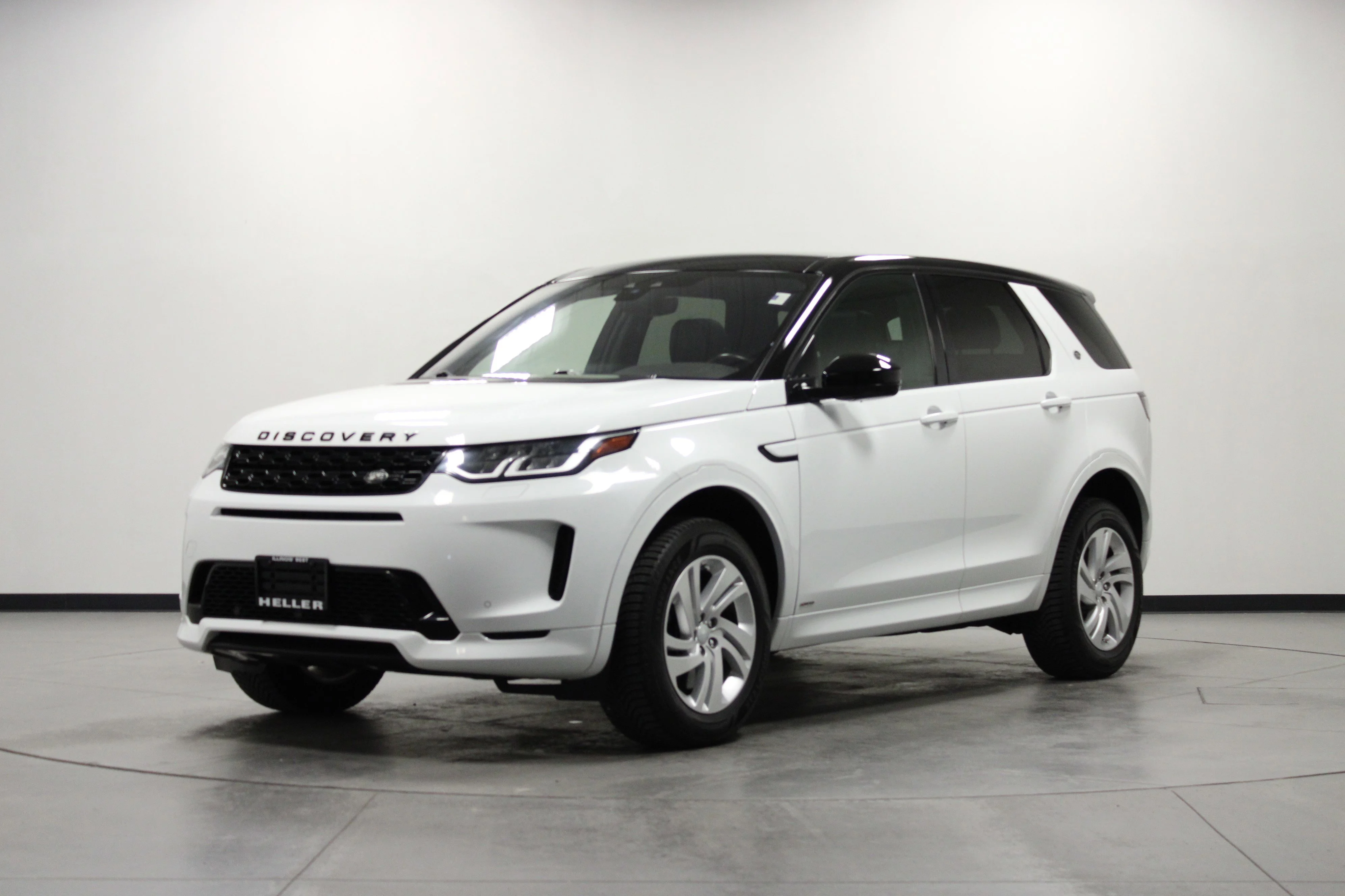 Used 2020 Fuji White Land Rover S R-Dynamic image 8