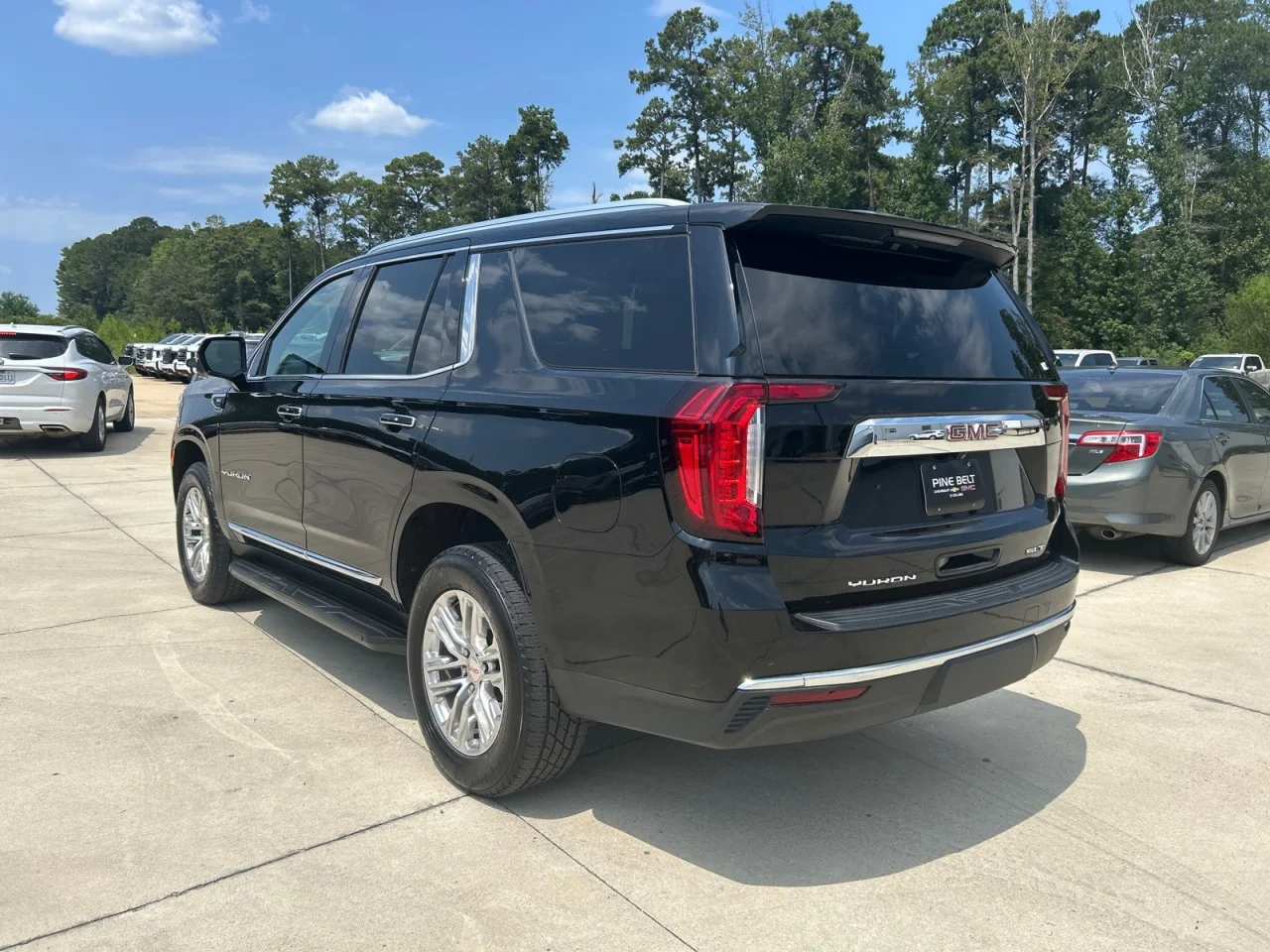 Used 2024 Onyx Black GMC SLT image 4